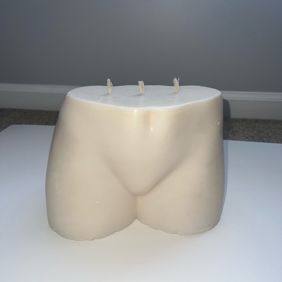 CAIYU CANDLE Le Derrière Candle in White - Picture 3 of 11